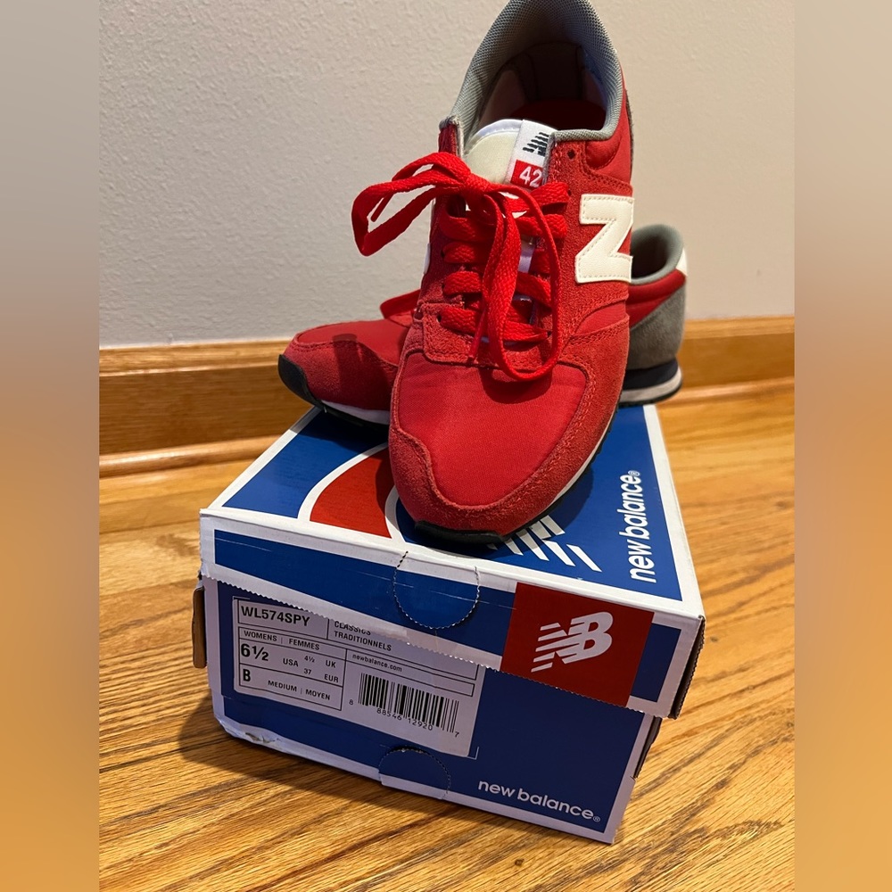 New Balance 420. New in box. Women’s 6.5.